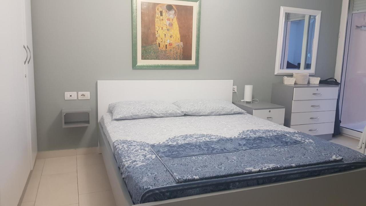 Apartament Bay, Bougainville Bay